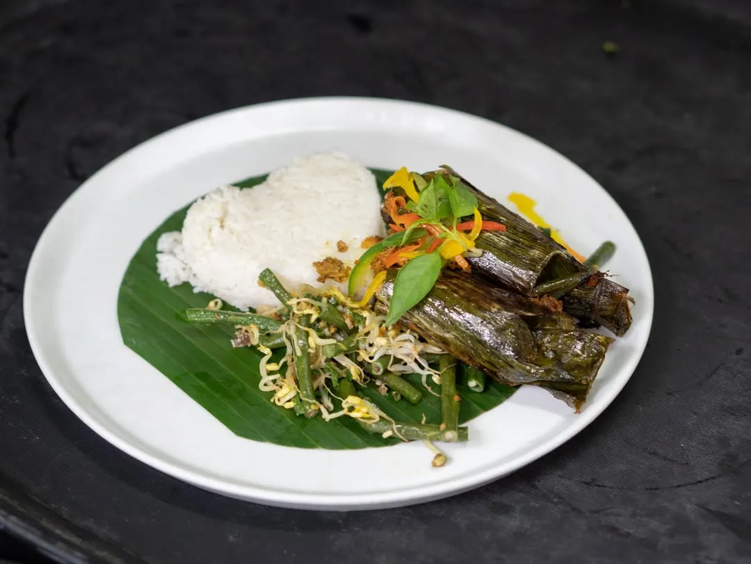Bebek Tebasari Cult Classic A Timeless Balinese Culinary Icon